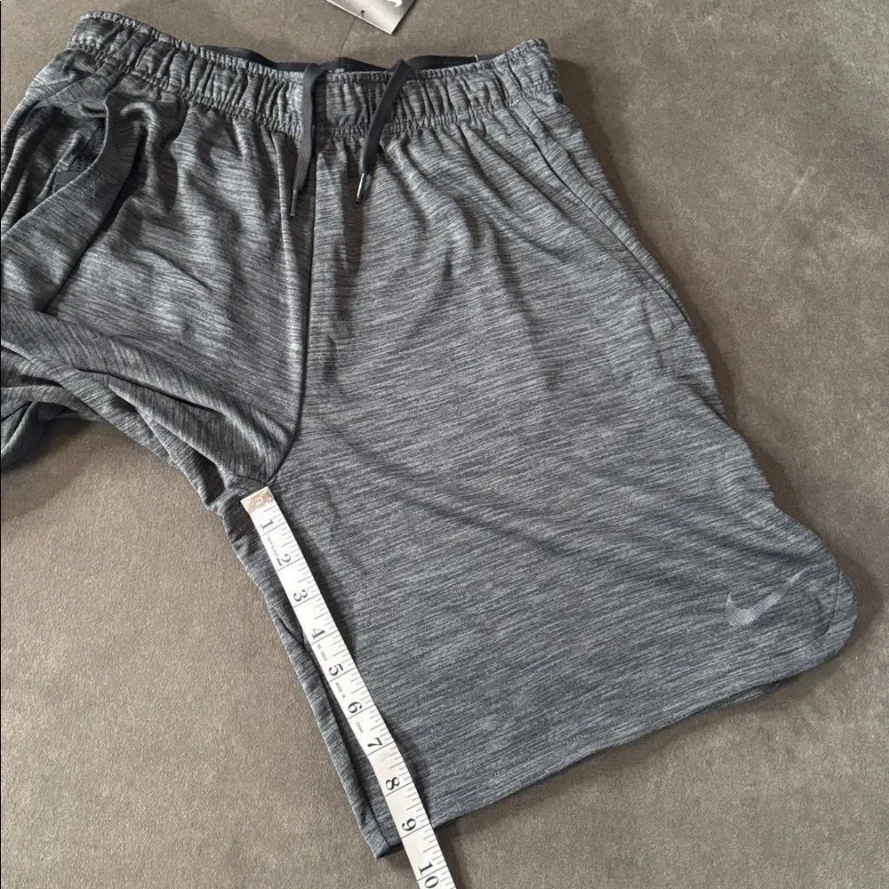 Nike Dry Men’s Gray Training Shorts Standard Fit Size M NWT